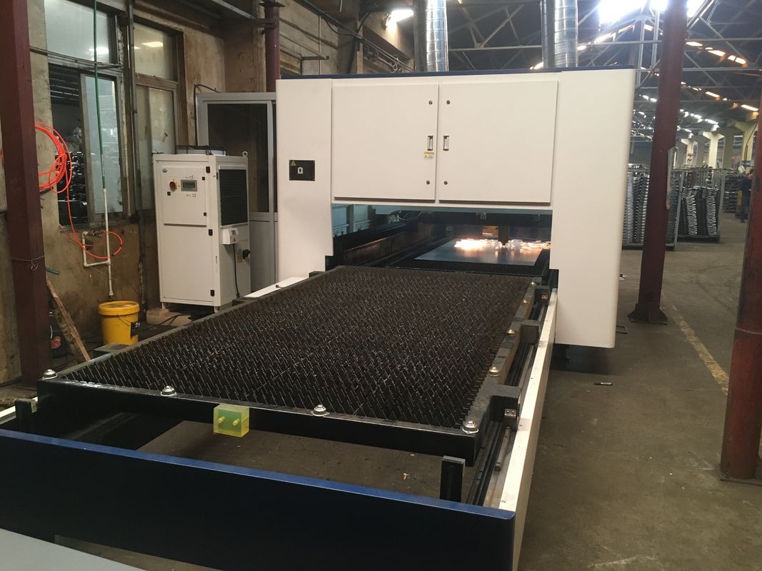 1500W 4000W CNC Fiber Laser Cutting Machine IPG MAX 3015 Exchange Table With Cover