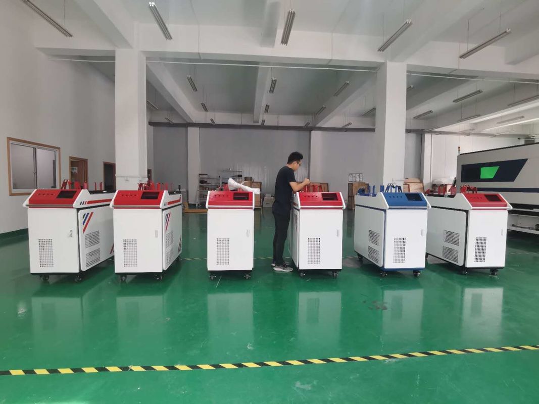 1080nm 1500W Fiber Laser Welder Water Cooling Swing Welding Head