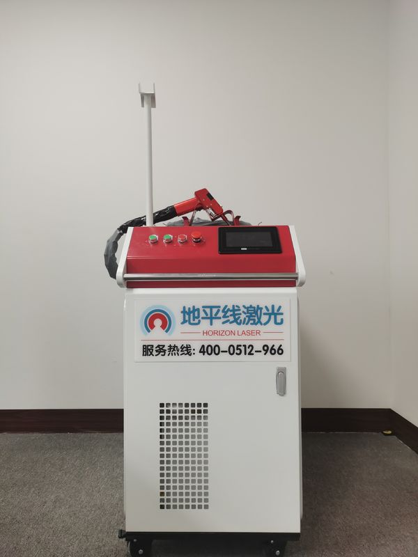 1500W Fiber Laser Welder , Handheld Laser Welding Machine For Stainless Steel