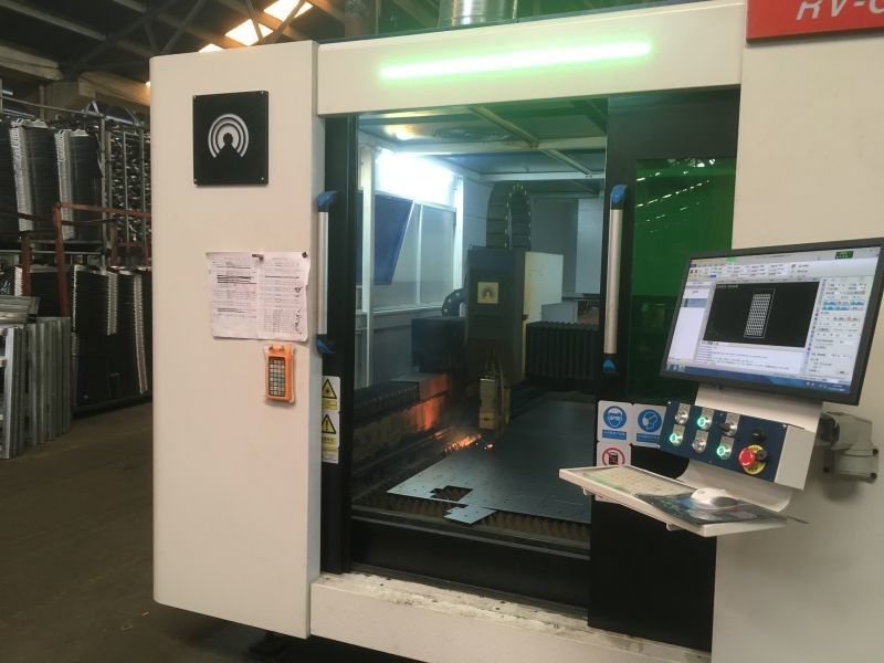 3000mm 2KW Fiber Laser Cutting And Engraving Machine