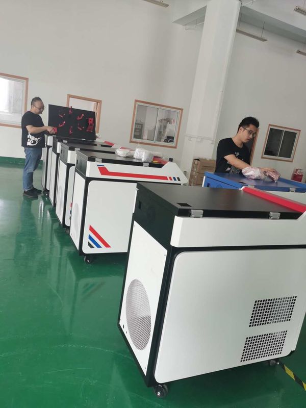 50HZ 6mm 1000w Handheld Laser Welder Time Energy Splitting