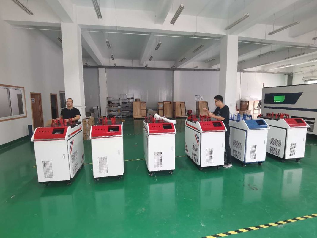 50HZ 6mm 1000w Handheld Laser Welder Time Energy Splitting