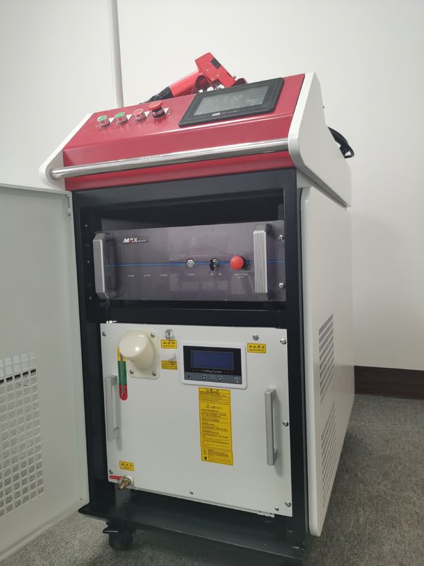 Water Cooling 50HZ 6mm Handheld Laser Welder 120mm/S IEC60825
